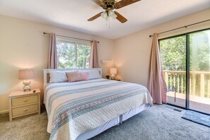 3 bedrooms, desk, iron/ironing board, WiFi - Walk to North Myrtle Beach: Family-Friendly Home! (North Myrtle Beach)