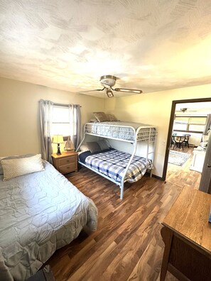 2 bedrooms, iron/ironing board, WiFi, bed sheets