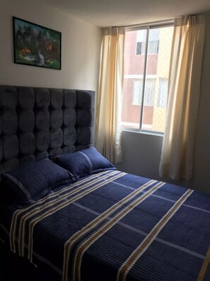 2 habitaciones, tabla de planchar con plancha, wifi y ropa de cama 