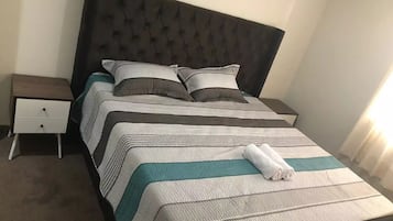 2 makuuhuonetta, silitysrauta/-lauta, Wi-Fi, vuodevaatteet