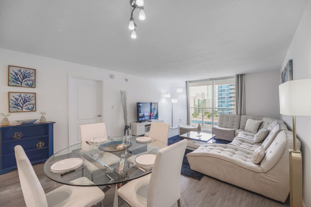 Apartment | Living area | Smart TV