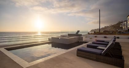 Luxury Beachfront Villa: Ocean Views / Private Pool & Spa - 30 secs to Beach!