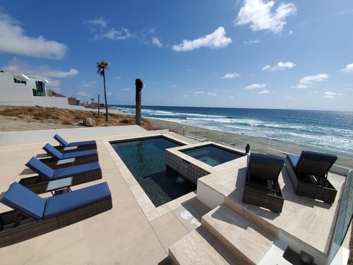 Luxury Beachfront Villa: Ocean Views / Private Pool & Spa - 30 secs to Beach!
