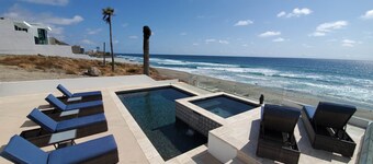 Luxury Beachfront Villa: Ocean Views / Private Pool & Spa - 30 secs to Beach!
