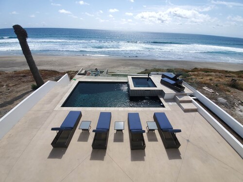 Luxury Beachfront Villa: Ocean Views / Private Pool & Spa - 30 secs to Beach!
