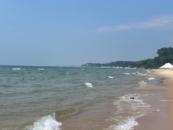 Beach towels - Cozy Summer Home Sleeps Up To 7 Within 5 Minutes Of Lake Michigan (Ludington)