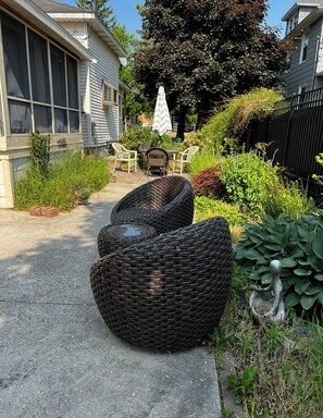 Outdoor dining - Cozy Summer Home Sleeps Up To 7 Within 5 Minutes Of Lake Michigan (Ludington)