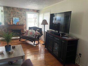 Smart TV, books, stereo