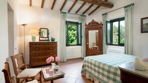 4 Schlafzimmer, Schreibtisch, Bügeleisen/Bügelbrett, kostenloses WLAN