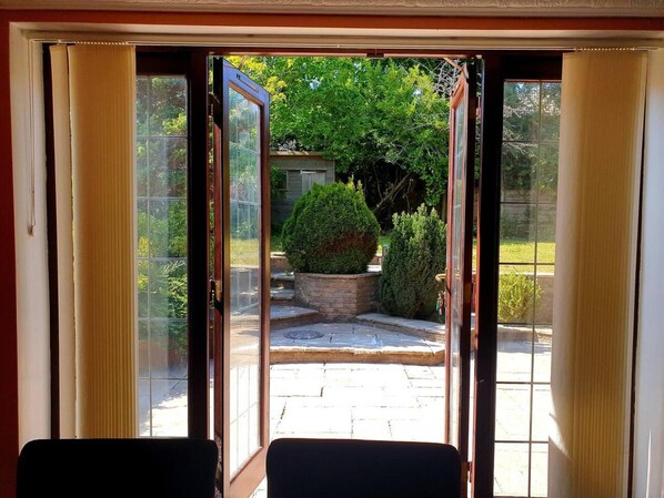 Villa, varias camas | Vista desde la propiedad