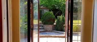 Lovely 4-bed , 3 Bath Villa in Bolton, Manchester