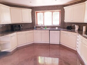 Villa, Multiple Beds | Private kitchen | Fridge, microwave, oven, stovetop