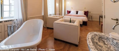 1 Schlafzimmer, hochwertige Bettwaren, Betten mit Memory-Foam-Matratzen