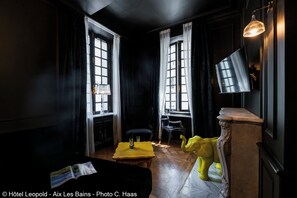 Premium bedding, memory-foam beds, minibar, in-room safe - Belle Epoque  (Aix-les-Bains)