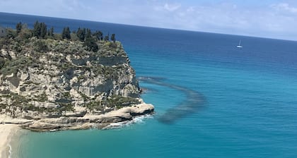 Boutique villa apartment near Tropea with garden and breathtaking sea view