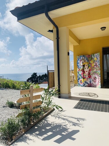 Boutique villa apartment near Tropea with garden and breathtaking sea view