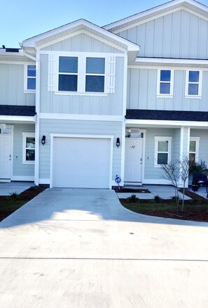 Exterior - King BED, Bunk Room,Free Parking, Community Pool, Super close to Beach (Panama City Beach)