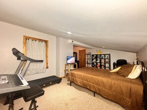 3 bedrooms, iron/ironing board, free WiFi, bed sheets