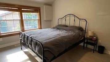 2 habitaciones, tabla de planchar con plancha, wifi y ropa de cama
