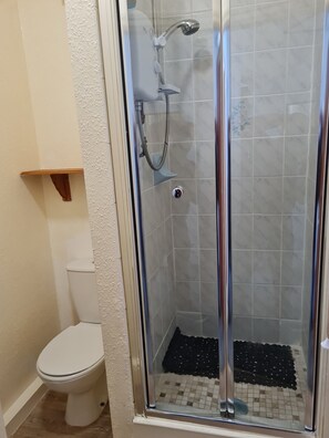 Dusche, Handtücher, Seife, Shampoo