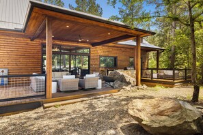Terrace/patio - Bison's Bend in Hochatown/Broken Bow, OK (Broken Bow)