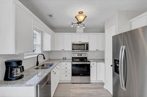 Private kitchen - Beach House Getaway (Wilmington)