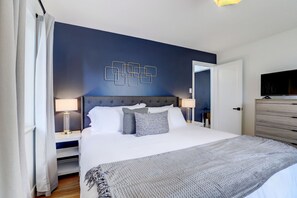 3 Schlafzimmer, Schreibtisch, Bügeleisen/Bügelbrett, Reisekinderbett