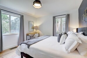 3 bedrooms, desk, iron/ironing board, travel cot