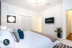 4 bedrooms, iron/ironing board, free WiFi, bed sheets - Roami at Villa Bella (Miami)