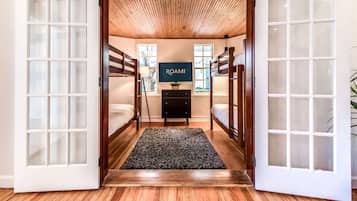 4 Bedroom Home | 4 bedrooms, iron/ironing board, free WiFi, bed sheets