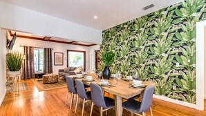 In-room dining - Roami at Villa Bella (Miami)