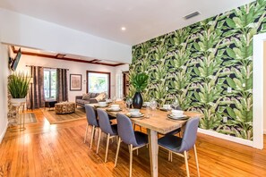 In-room dining - Roami at Villa Bella (Miami)