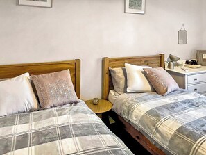 3 bedrooms, free WiFi, bed sheets