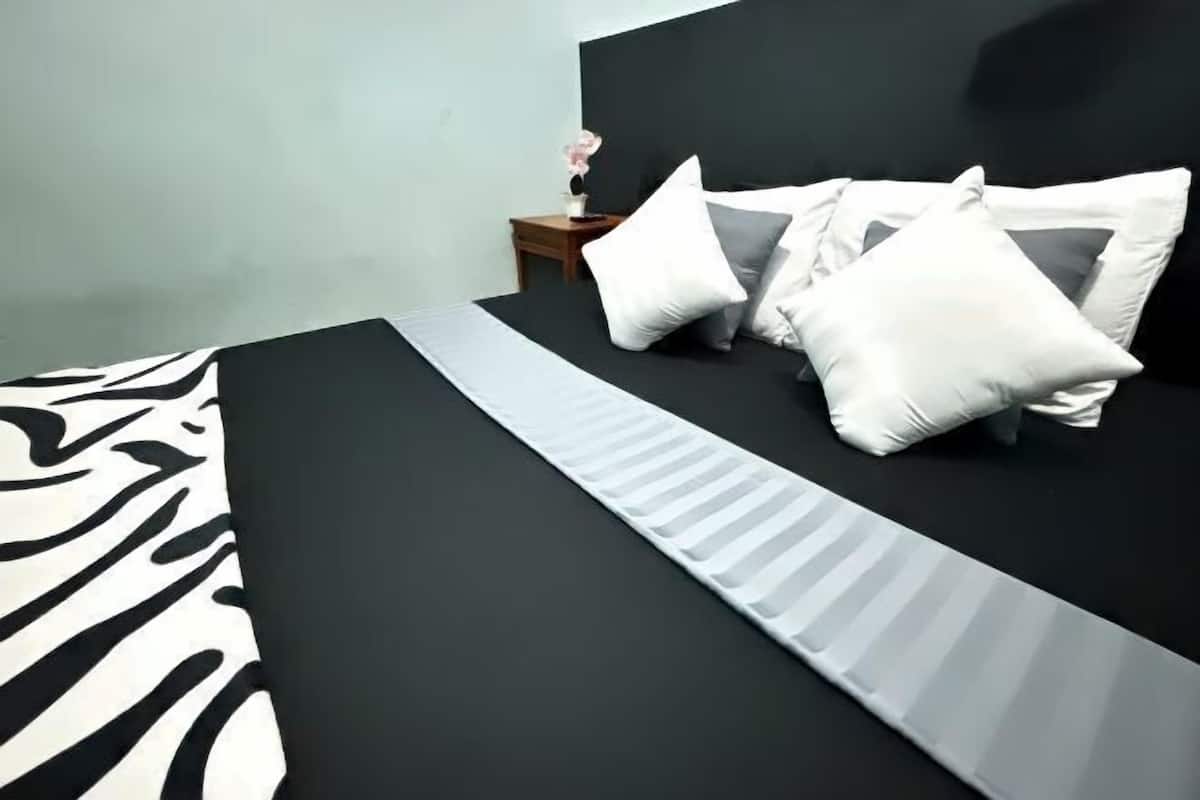 Premium bedding, WiFi (free), bed sheets