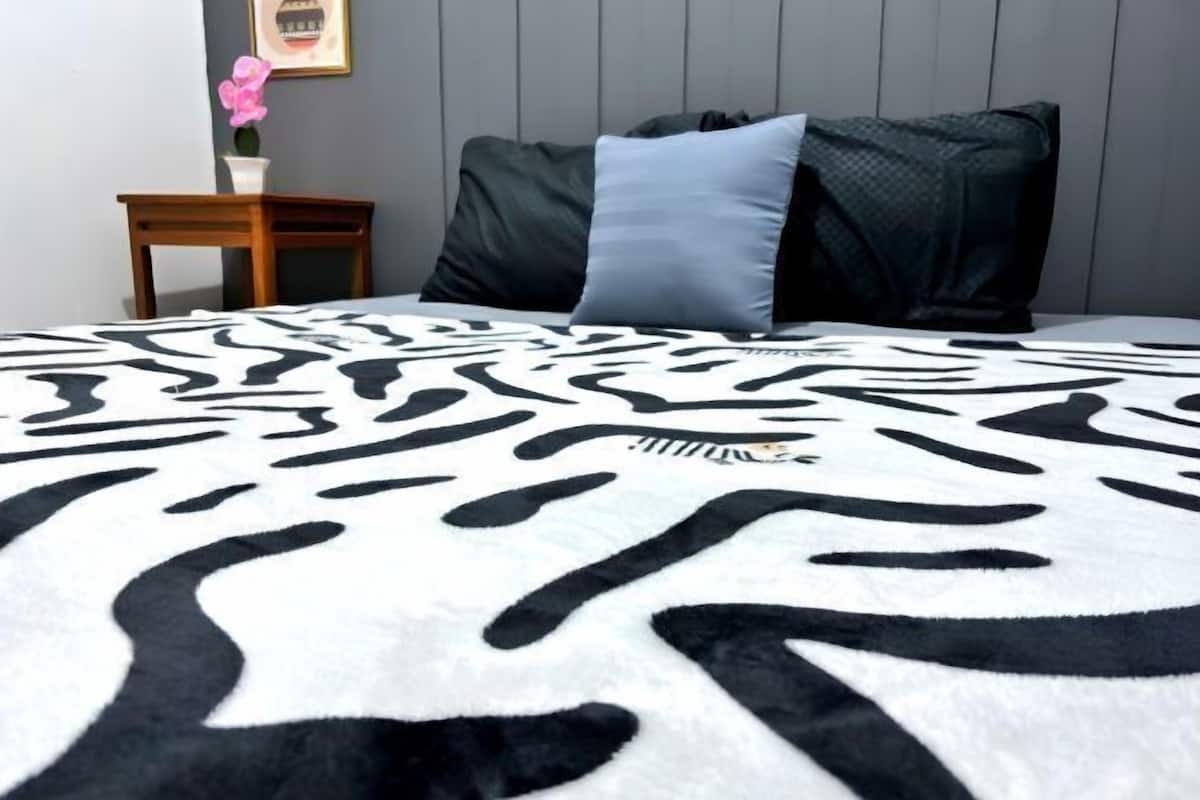 Premium bedding, WiFi (free), bed sheets