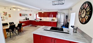 Refrigerador, microondas, horno, lavavajillas