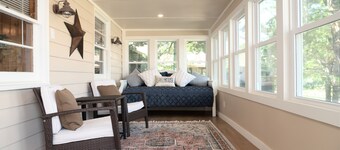 Updated Lake Cottage with amazing sunset views & option for daily pier rental.