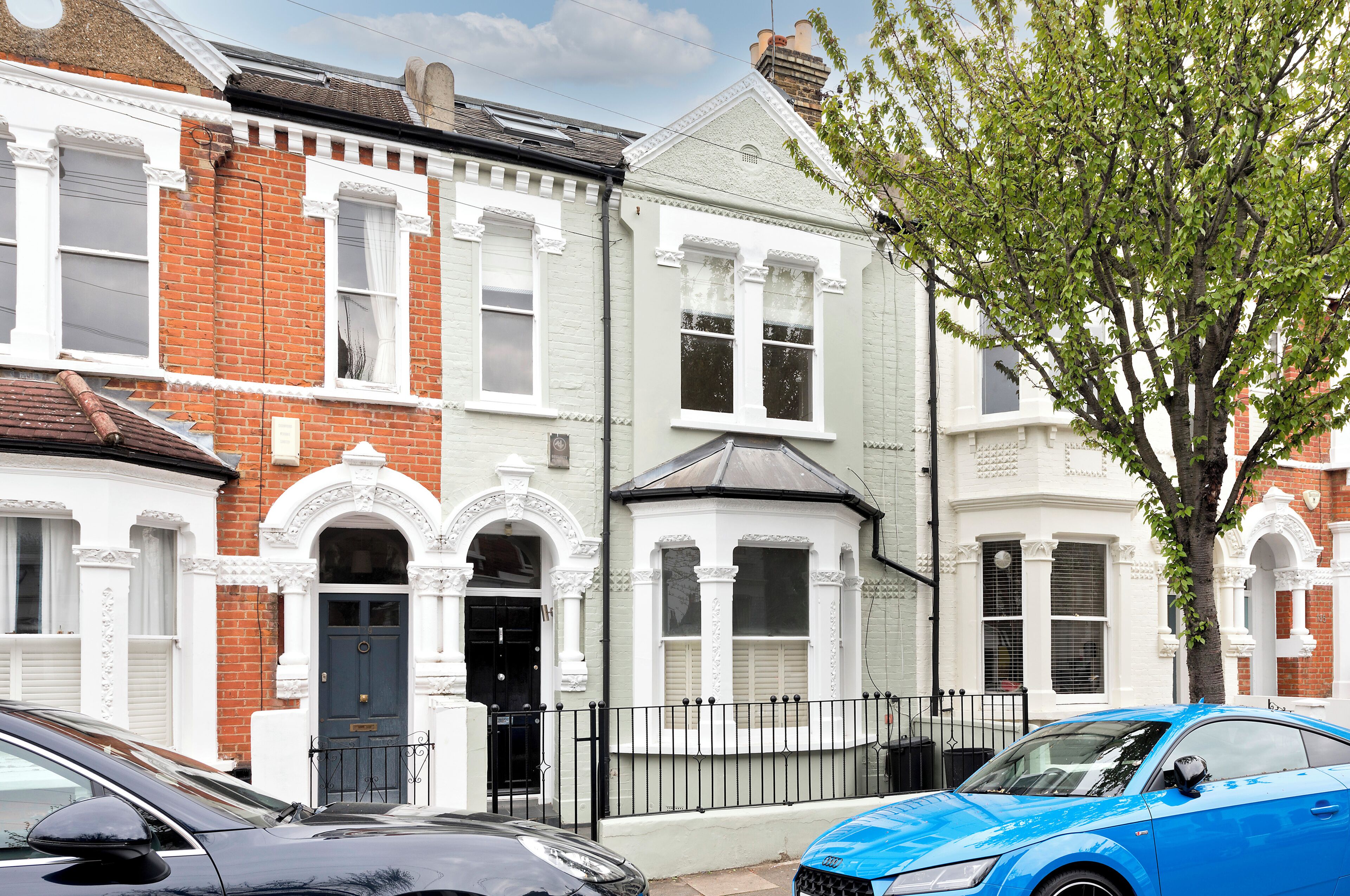 House (3 Bedrooms) | Exterior