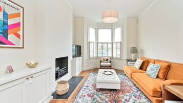 House (3 Bedrooms) | Living area | 32-inch TV with digital channels, heated floors