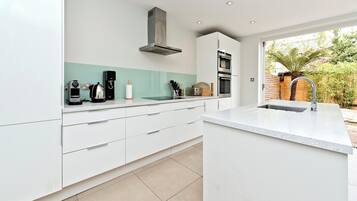 House (3 Bedrooms) | Private kitchen