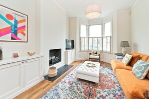 House (3 Bedrooms) | Living area | 32-inch TV with digital channels, heated floors