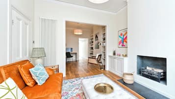 House (3 Bedrooms) | Living area | 32-inch TV with digital channels, heated floors