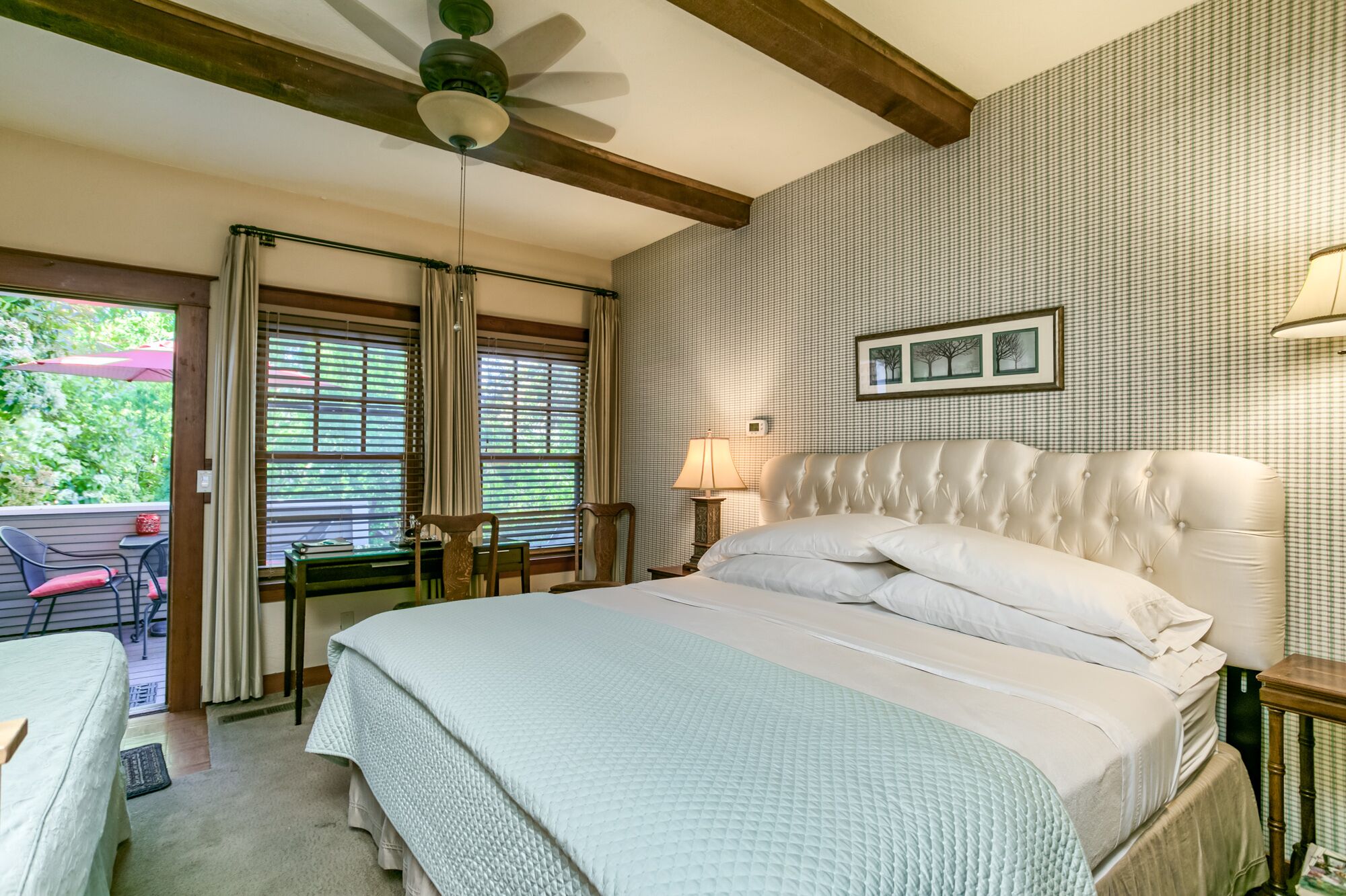 Love-In-Idleness | Desk, laptop workspace, iron/ironing board, rollaway beds