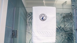 Doccia, asciugacapelli, bidet, asciugamani
