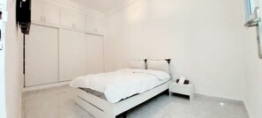 2 bedrooms, iron/ironing board, free WiFi, bed sheets