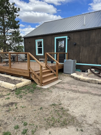 Exterior. Whispering Wind Cabin where peacefulness and relaxation surrounds you