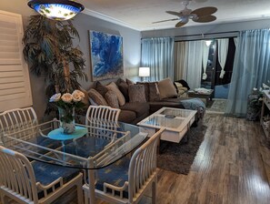 Interior - Cosy corner condo! Close to everything! (Marco Island)