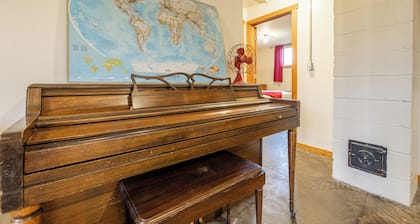 Farm Retreat Apartment & 2 Cabins near rustic hot springs