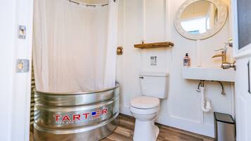 淋浴設備、提供毛巾、番梘、洗頭水