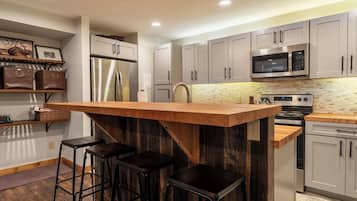 Condo (2 Bedrooms) | Property amenity